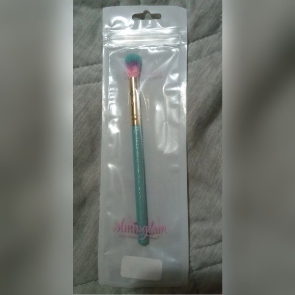 NIB SlMissGlam Rainbow Eye Fluffy Crease Brush - Picture 3 of 4